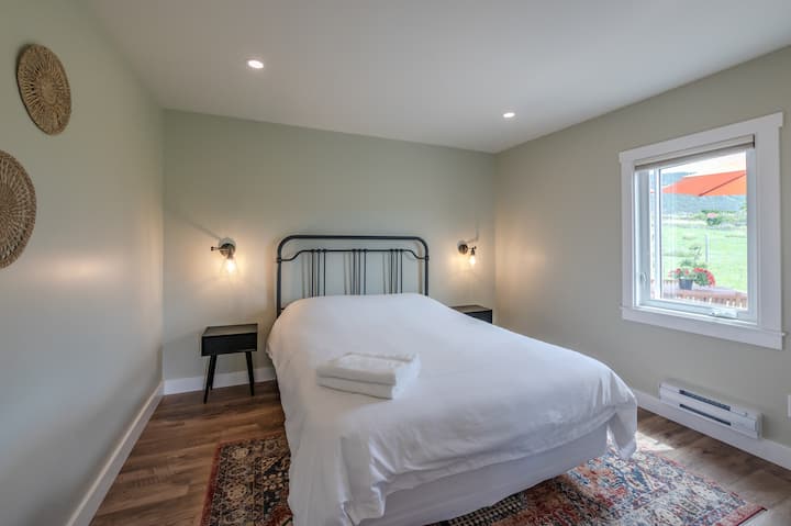 Chambre avec lit queen size.