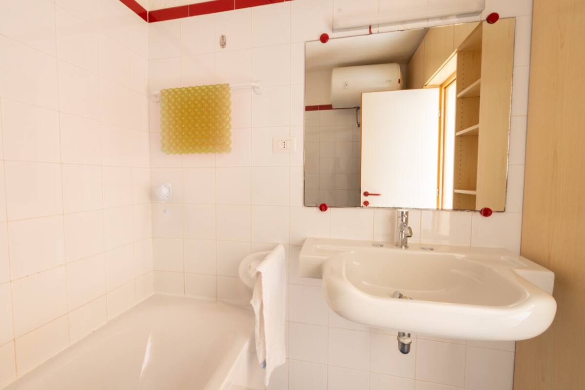 [Piscina-Centro] A due passi dal Porto Turistico foto 6