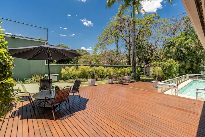 Linda e moderna mansão em condomínio na Barra gallery image 2