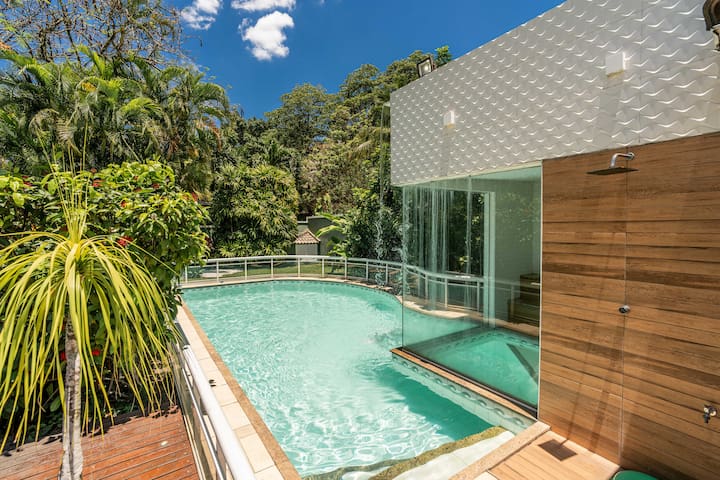 Linda e moderna mansão em condomínio na Barra gallery image 3