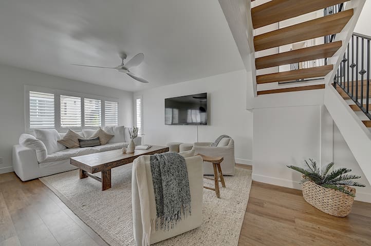 Manhattan Beach Luxury Home w/ Oceanview Balcony!