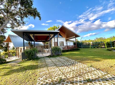 Hooni Peak Holiday Homes Amadeo