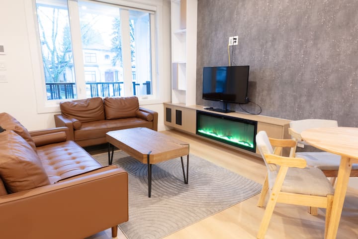 Pristine Brand New Duplex, Prime Location!