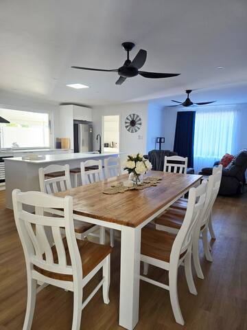 The Homestead – Sleeps 8, Pet on approval