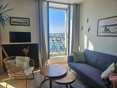 Sea view,  facing the harbor with Balcony & Terrace