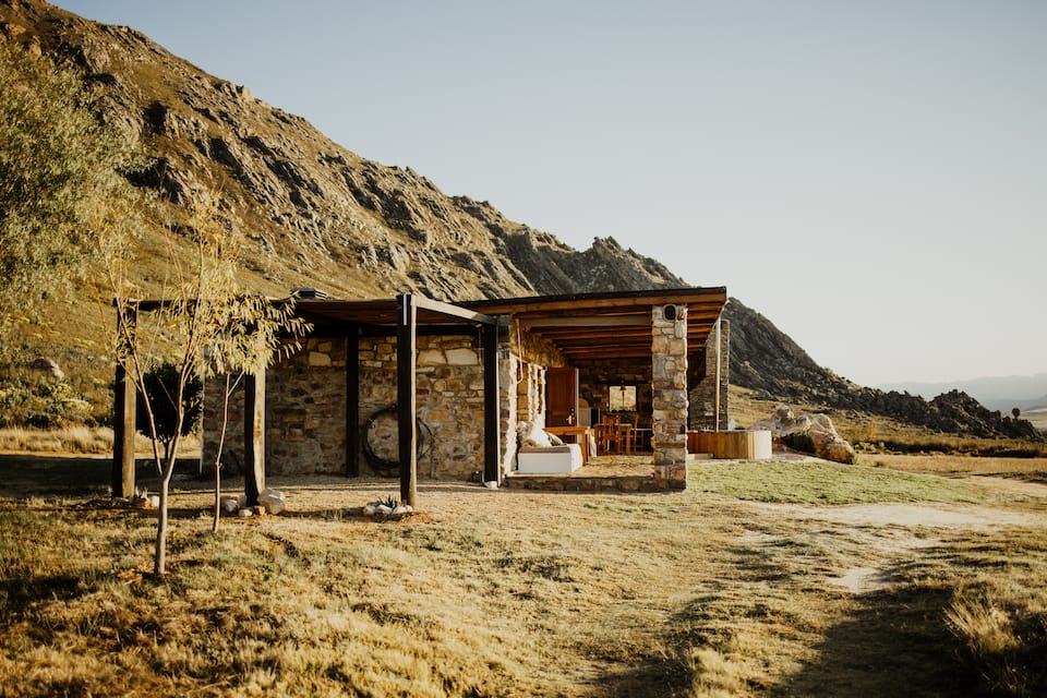 A stone cottage alone on a Cape mountain, Koue Bokkeveld, Western Cape, South Africa, photo 9 of 10