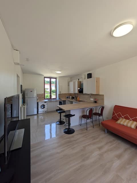 T3 Bright, spacious and parking