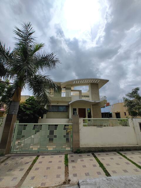 Elegant 3BHK Villa 10 mins away from MH bus stand