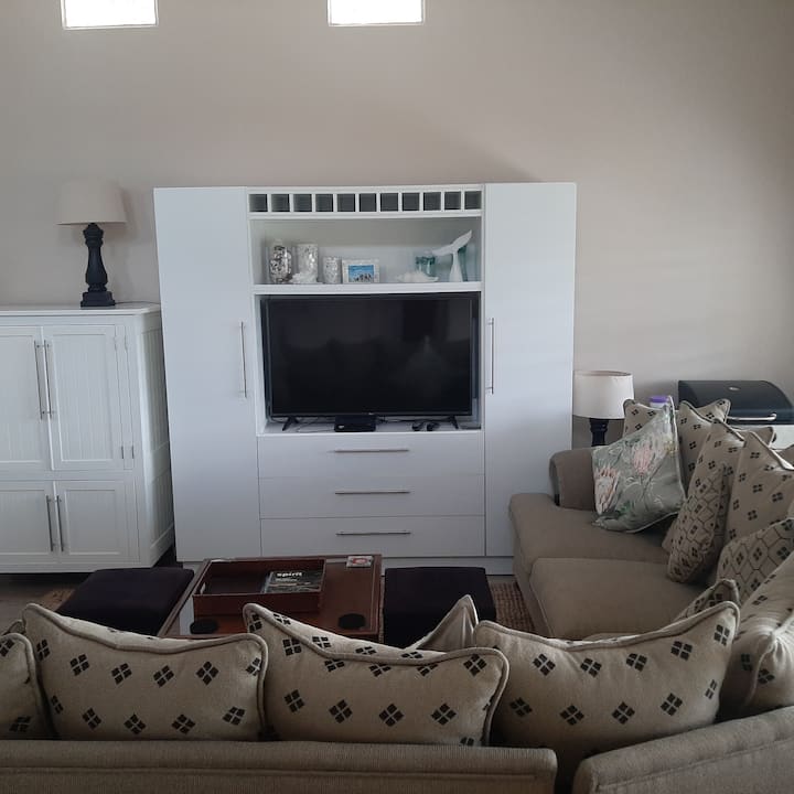 Goose Valley Golf Estate
3 Bedroom / 2 Bathroom - Plettenberg Bay