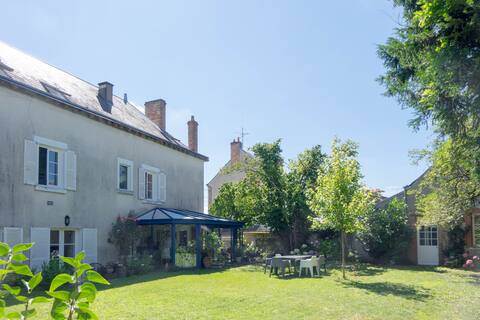 Renovated townhouse in the center of Olivet.