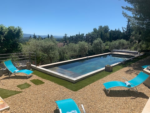 Charming 60 m² cottage with pool