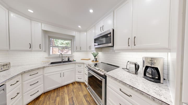 Family Cottage | Games | Hot Tub | Near Grand Bend