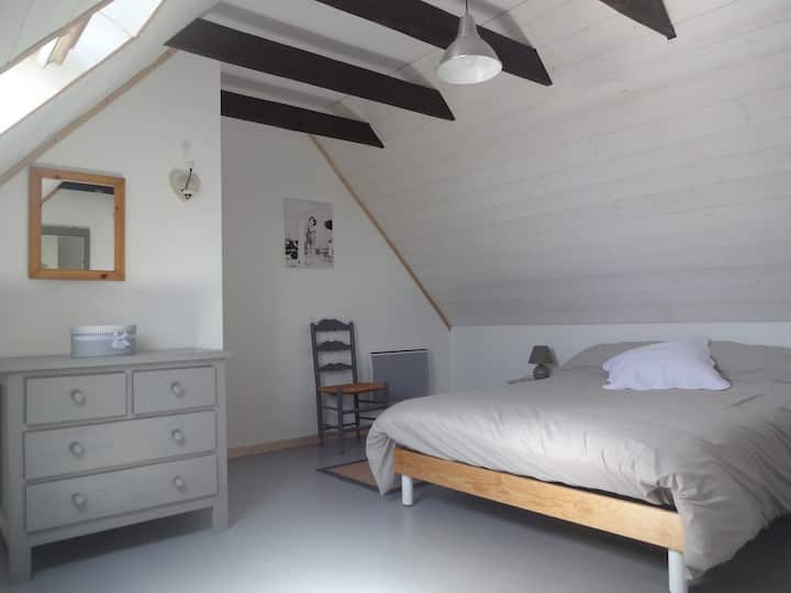 2階の海が見える広い寝室