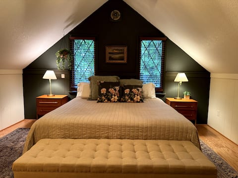 Charming chalet near local ski/golf resorts