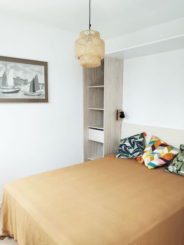 ห้องนอน 4 (ชั้นล่าง): 1 เตียง 140 ซม.