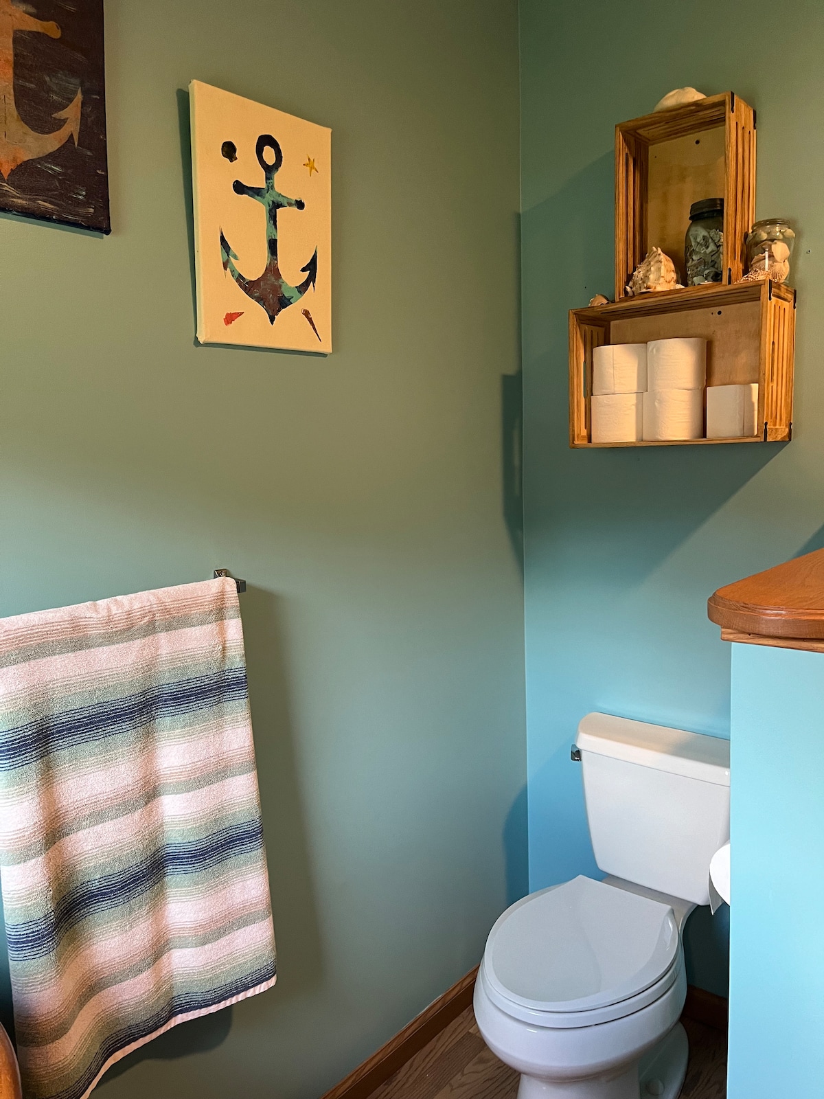 Full bathroom 1 image 2 at Hercules Hub in Emporium