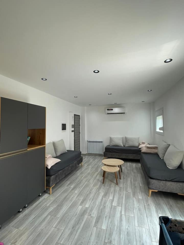Appart F2 Cosy Avec Terrasse à 9km Aéroport Alger - アルジェリア