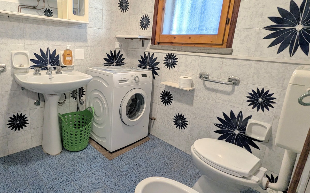 Bagno con doccia appartamento Pinarella di Cervia