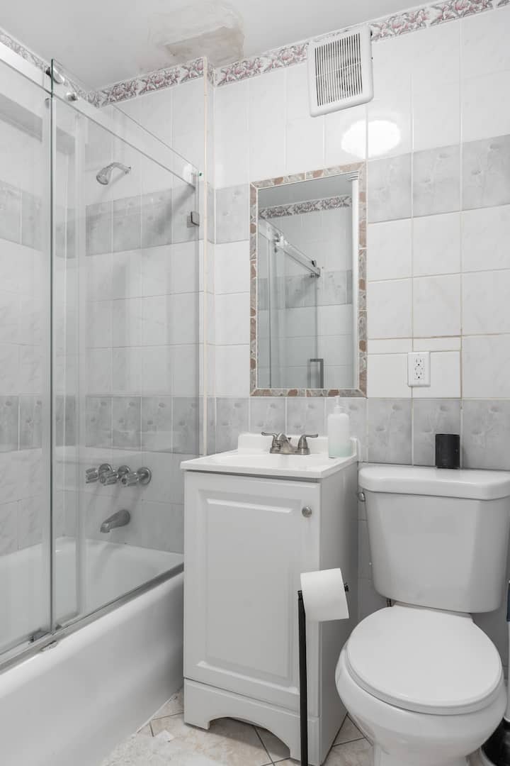Your Stylish Urban Escape: Bay Ridge Studio - Long Island