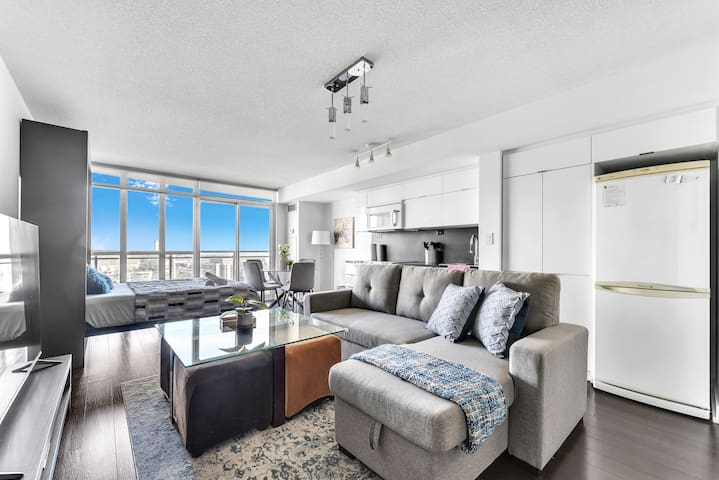 Charming Downtown 2BR Apt w/ Scenic Balcony Views