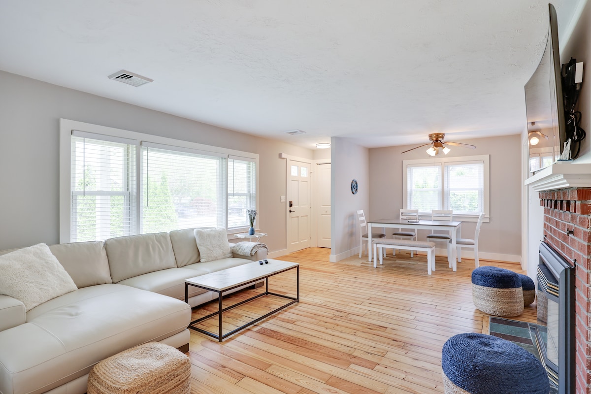 Top Airbnb: Walk to ④ Beaches & Downtown Hyannis *HOT TUB*AC * in Barnstable Town