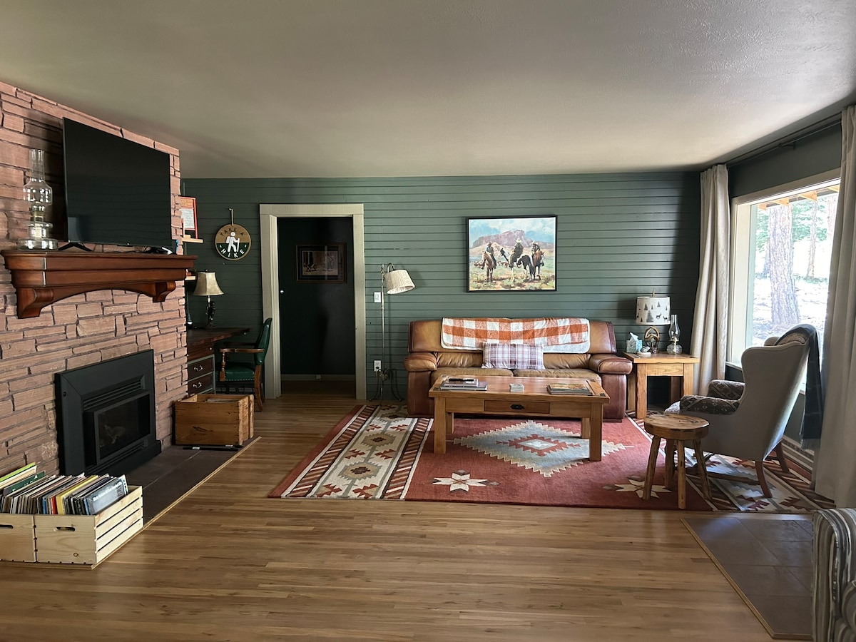 Top performing Airbnb: Cabin on the Creek with Fireplace and Game Room in Pueblo