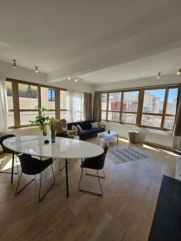 Sunlight comfy apartment next to Acropolis