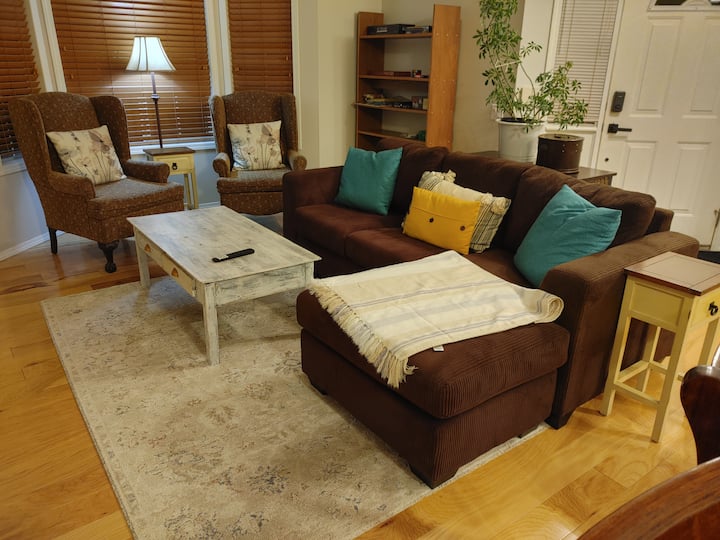 Rockies Getaway – Entire Bungalow - Hinton
