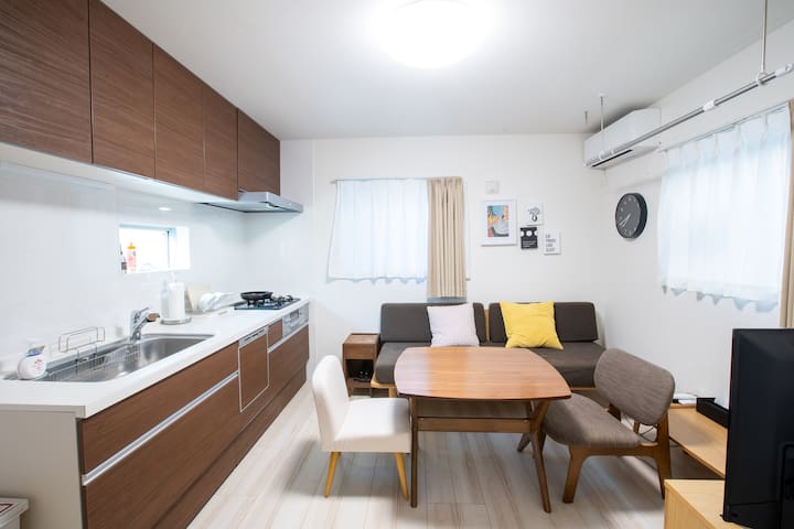 渋谷区/直达新宿4分钟/Wi-Fi有/ 独栋3层别墅/最近车站步行8分钟/最多7人/购物便利