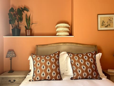 NEW Victorian Residence - sleeps 12