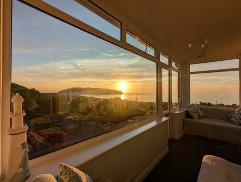 180° Sea Views-3 Minute Drive to Town.