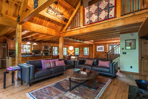 Family Log Cabin~ Playhouse ~ Fire Pit ~ BBQ ~WiFi