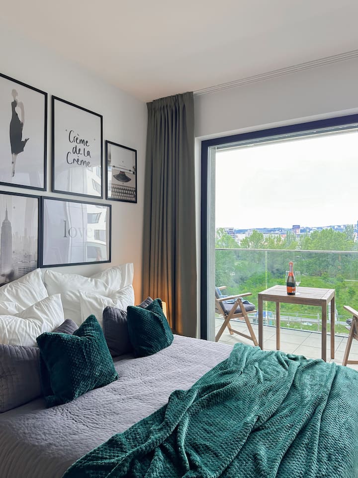 Real Living By Refa - Balcony Retreat - Prag