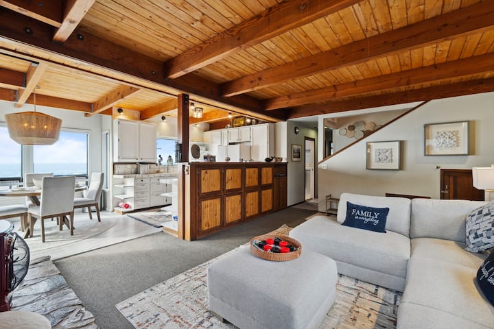 Ocean Front 5 Bedroom Coastal Getaway - Fort Bragg, CA