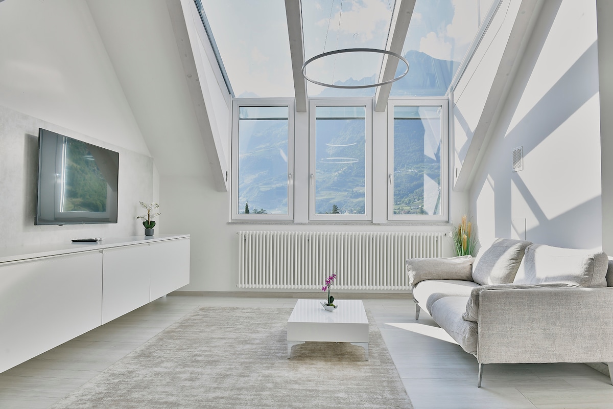 Top Airbnb: Panoramic Penthouse 110sqm, 2BR, Private Parking a Merano