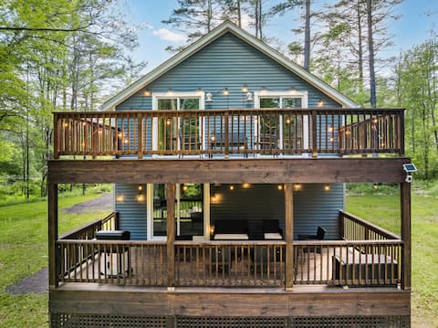 Nature Getaway ~ Creek, Firepit, Deck, Privacy