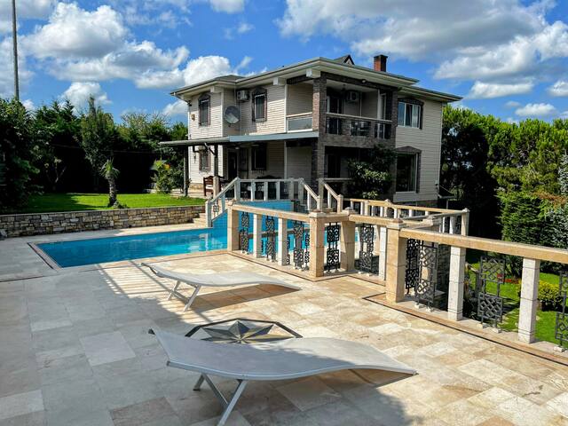 Doğa İçinde Havuzlu Villa Huzuru gallery image 3