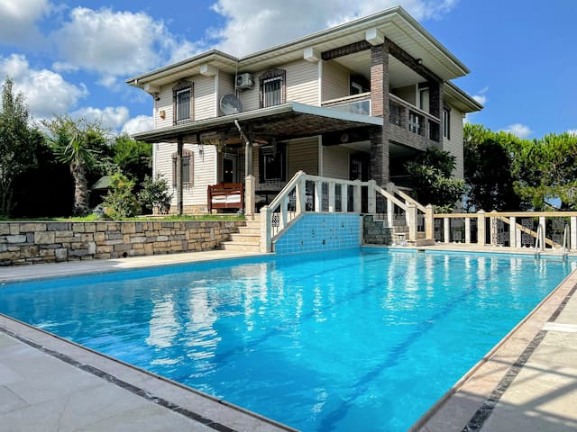 Doğa İçinde Havuzlu Villa Huzuru