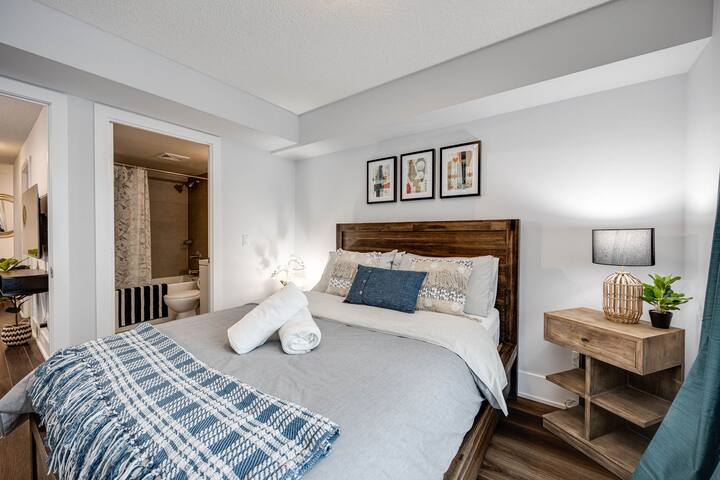 Luxury 3BR Suite w Free Parking -CN,Convention Cnt gallery image 5