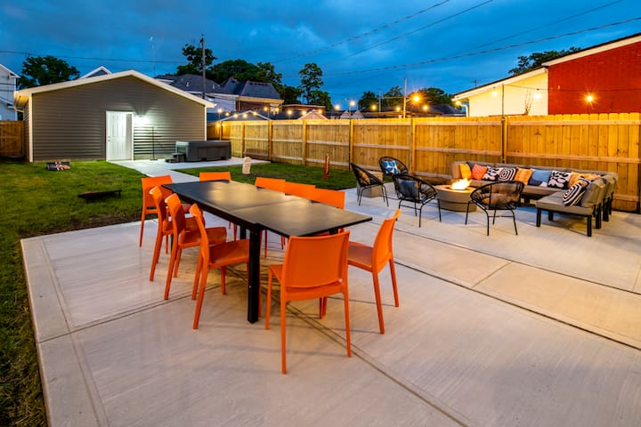 Club Columbus: Hot Tub, Game Room, Karaoke gallery image 3