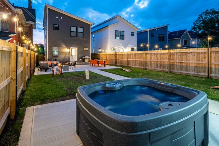 Club Columbus: Hot Tub, Game Room, Karaoke gallery image 5