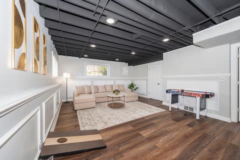 Elegant 3BR Home • 4 Beds • Elmhurst Retreat