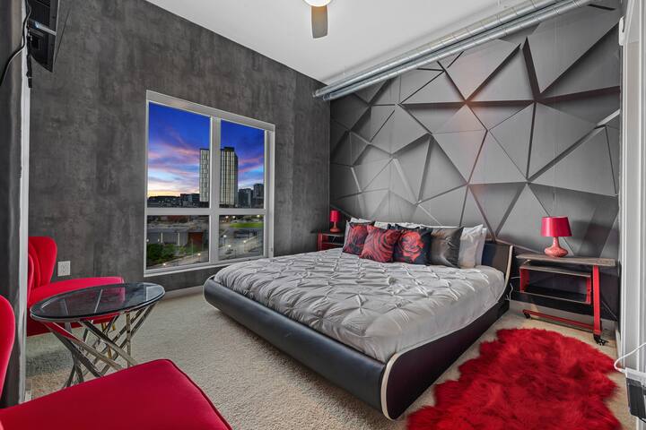 Sky High Club 8 Mins Walk Broadway Free Parking gallery image 2