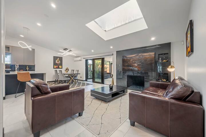 165 – Modern Gated Oasis w/ Pool & Sunroom gallery image 2