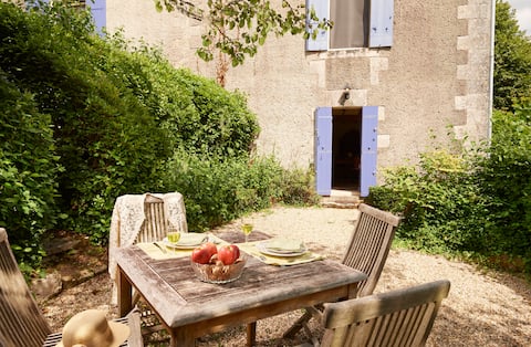 Estuary, Small, Comfortable Cottage, Pool & Hot Tub