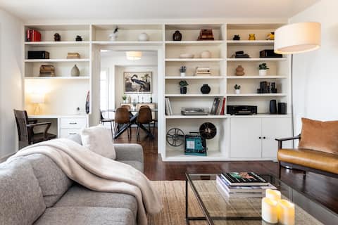 Top Airbnb: Private Hollywood Hills Midcentury with View in Universal City
