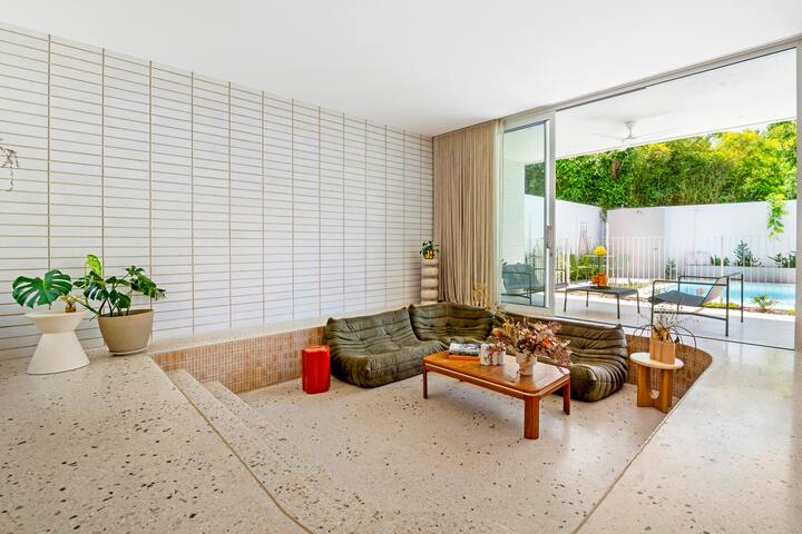 Luxe Designer Family home w Pool and trampoline gallery image 3