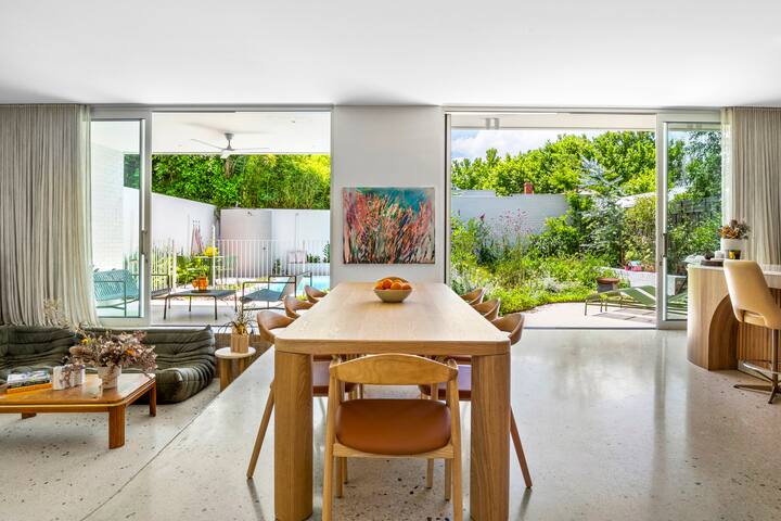 Luxe Designer Family home w Pool and trampoline gallery image 4