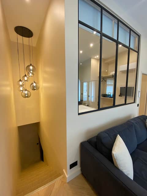 Top performing Airbnb: Family Apartment near Invalides/Rodin/Orsay Museum in Paris 7e Arrondissement