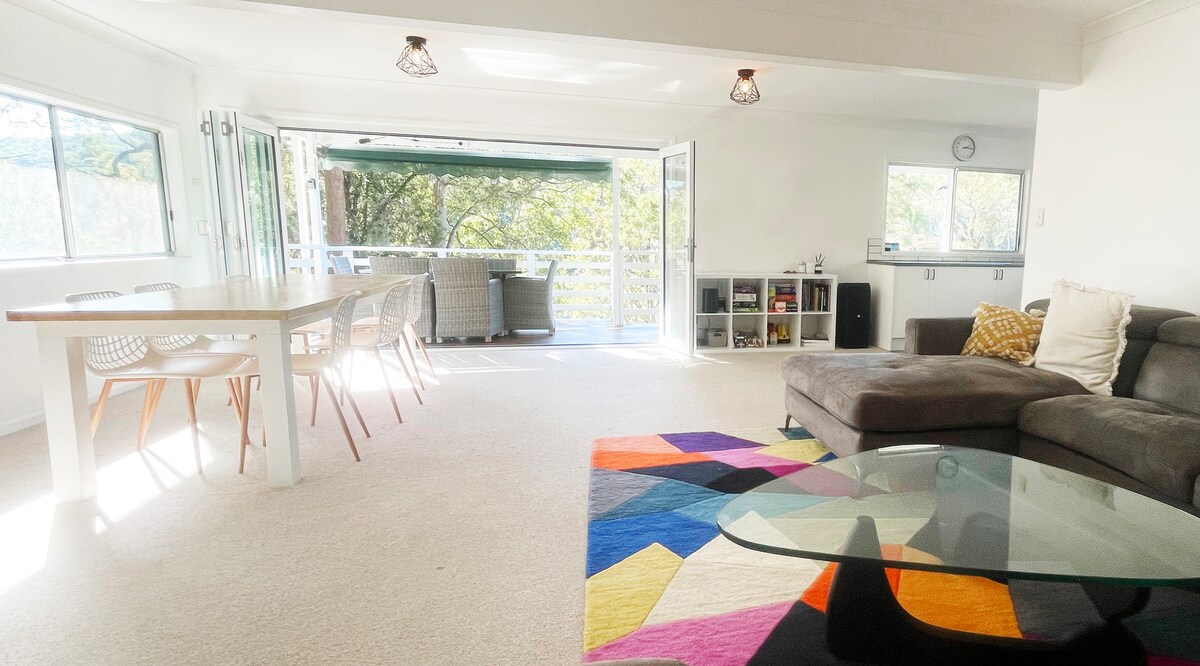 Successful Airbnb property: Kookabana: Relax in the treetops on Smith Lake. in Smiths Lake